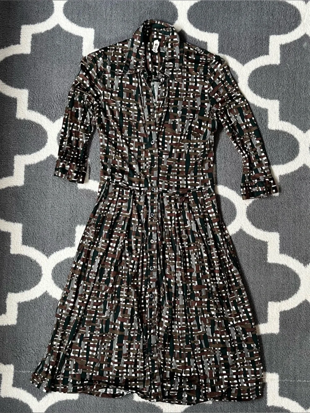 S SUNG Silk Button-Front Geometric Print Dress in Brown, Green & White Medium - Picture 4 of 16